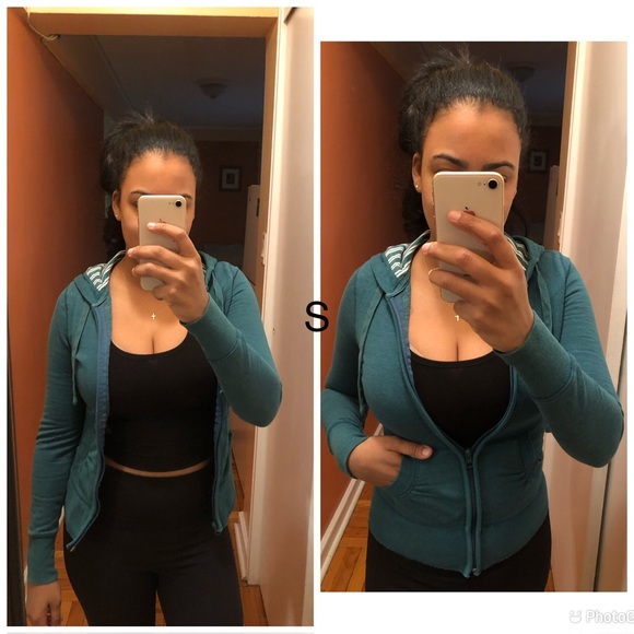 Sweaters - Zipped hooded sweater